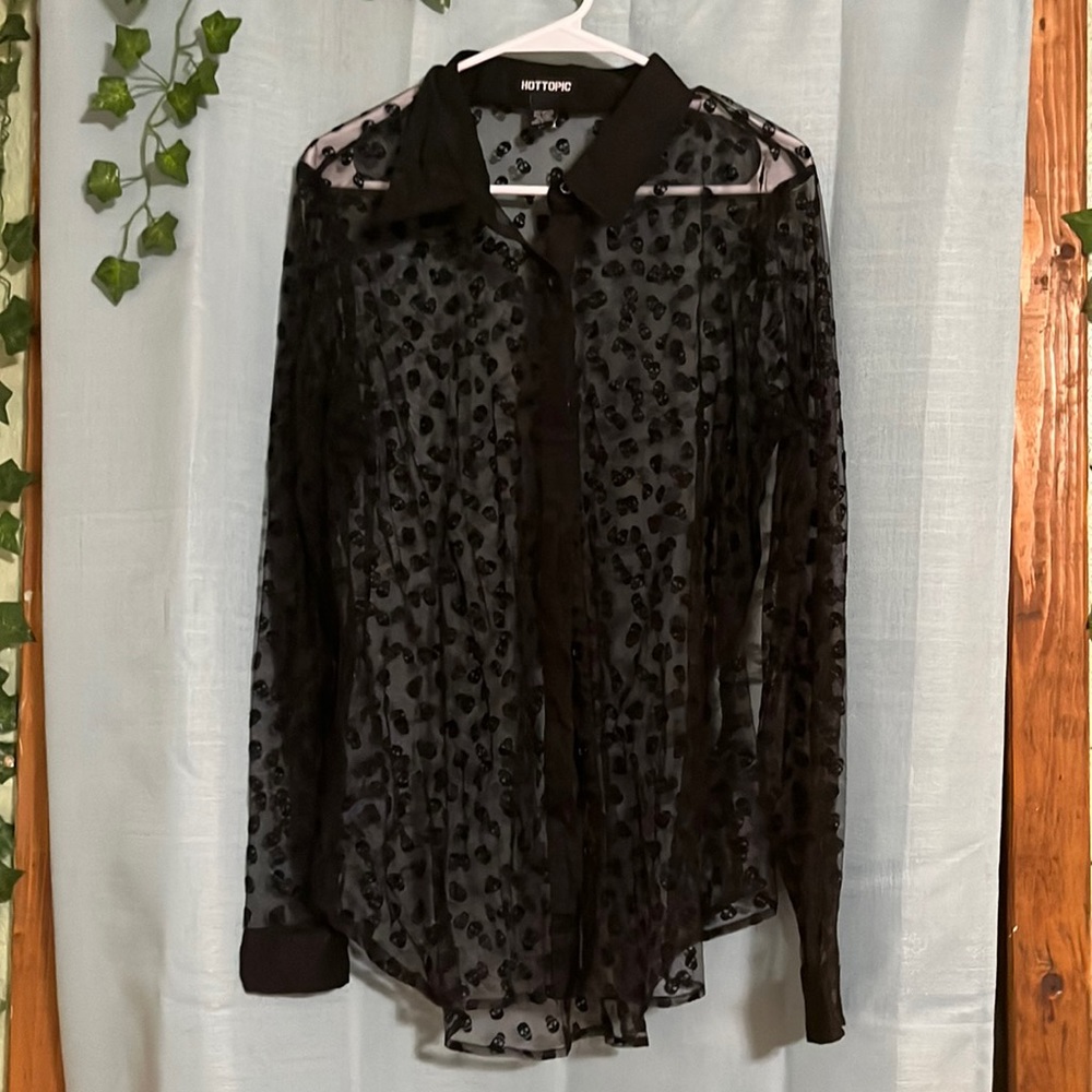 Hot topic skull button up shirt